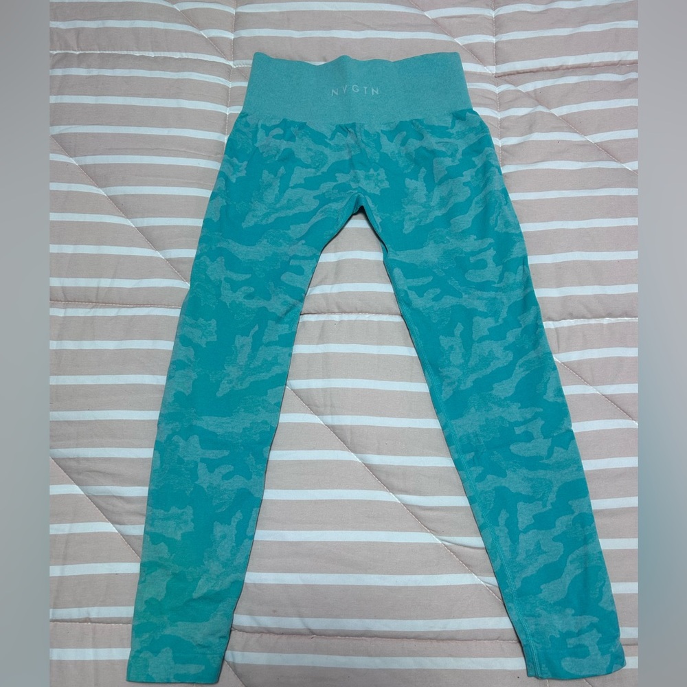 NVGTN seamless leggings. Medium. Turquoise. Army print